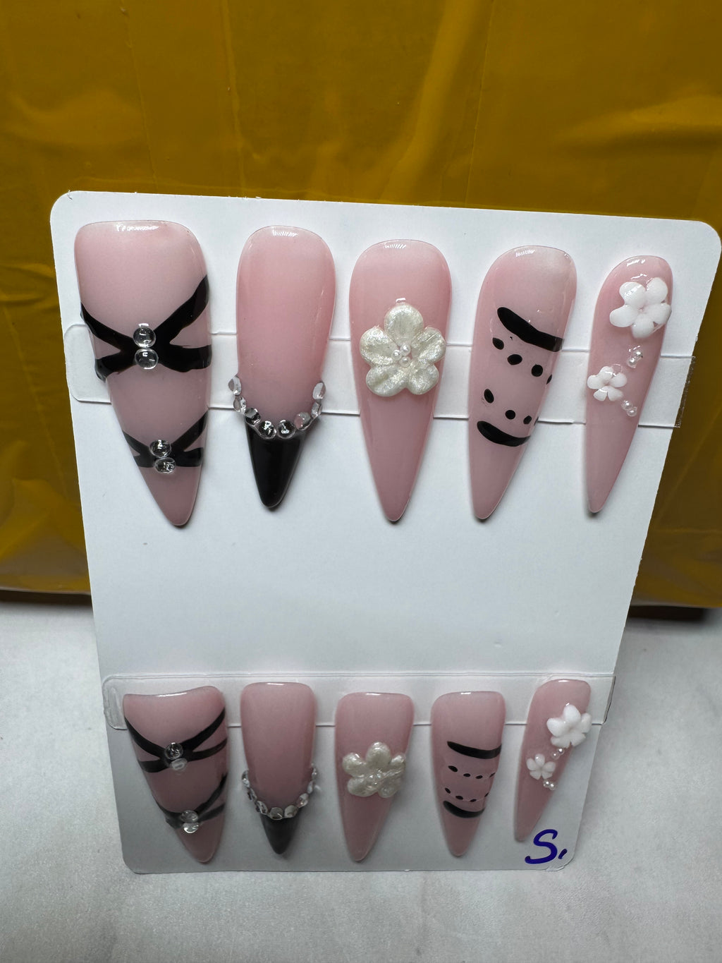 Blush Noir Bloom