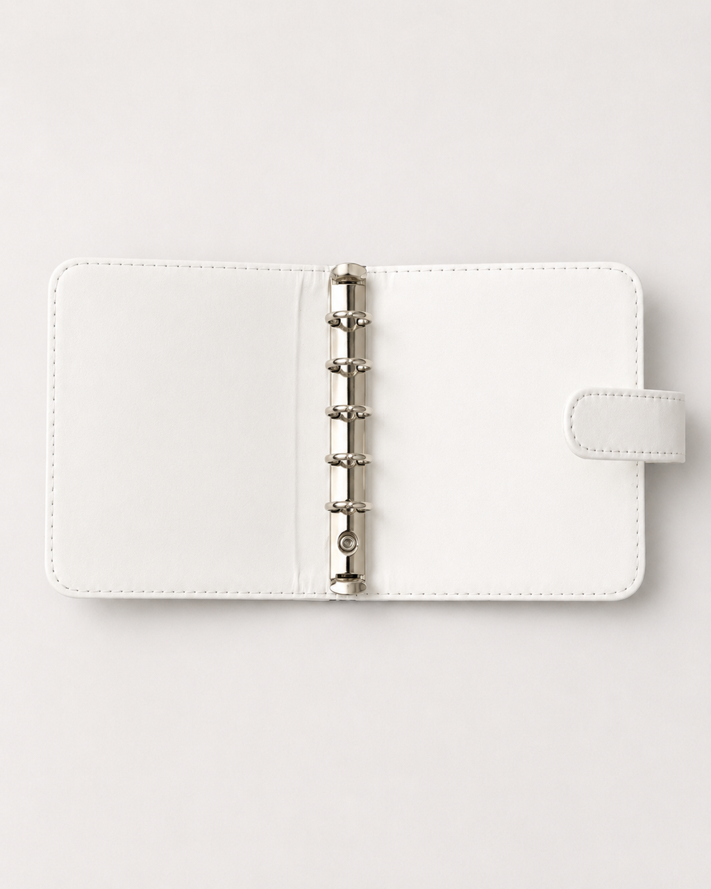 Gothic kitty M5 binder open interior with six-ring mechanism