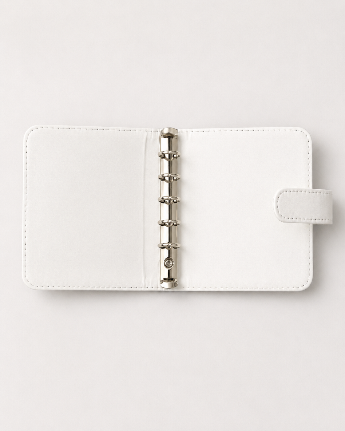 Gothic kitty M5 binder open interior with six-ring mechanism